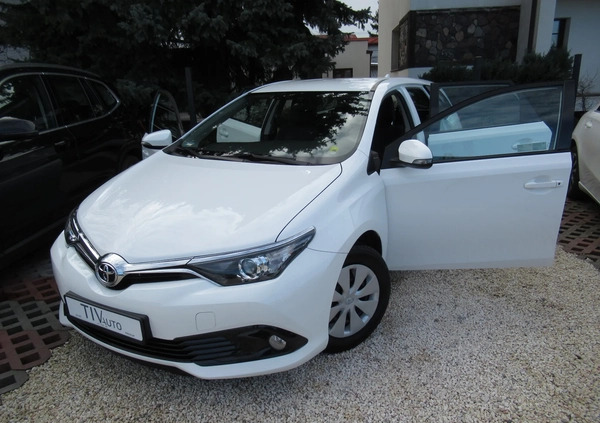 Toyota Auris cena 47896 przebieg: 59450, rok produkcji 2018 z Milanówek małe 154